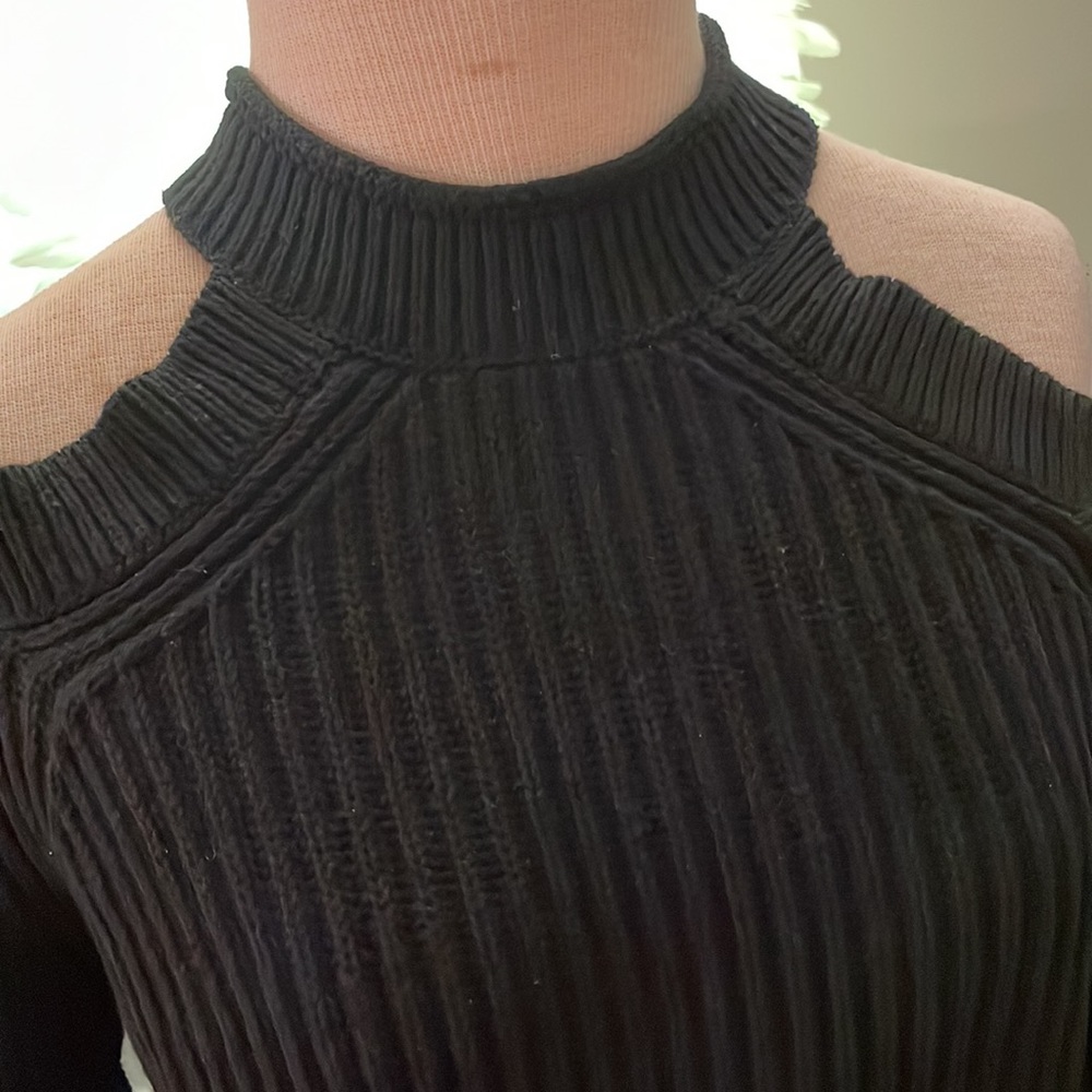 GUESS Size Large - Picture 2 of 5